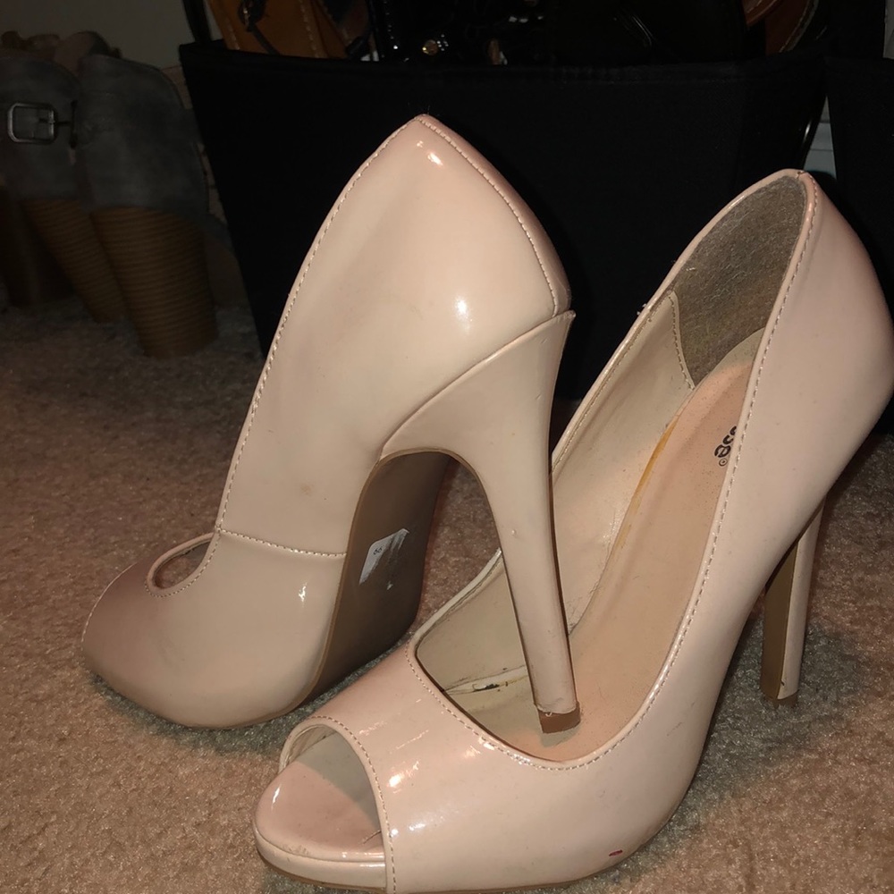 Open toe nude heel